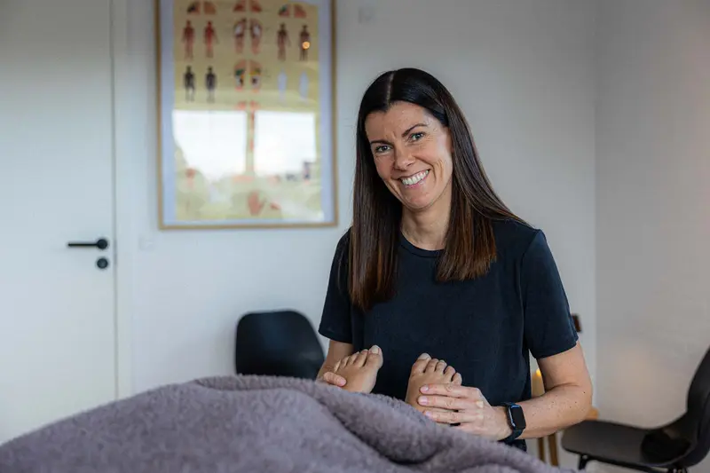 Pernille under en behandling i klinikken